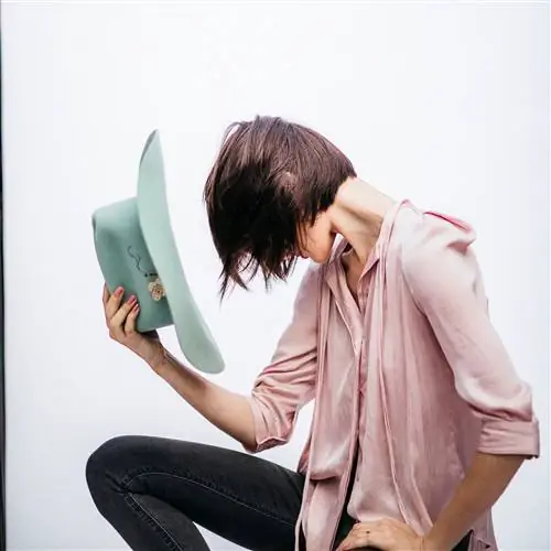 Дизайнер шляп Ник Фуке