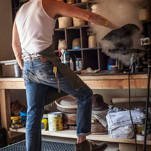 Дизайнер шляп Ник Фуке