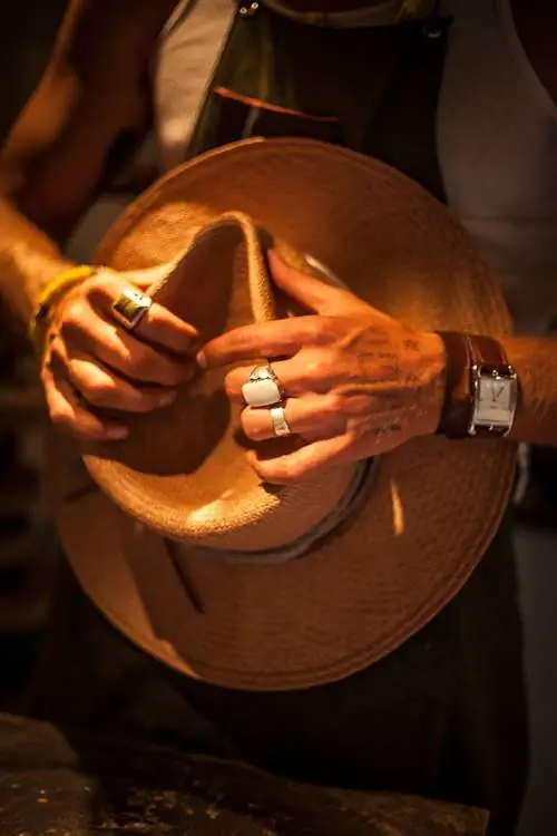 Дизайнер шляп Ник Фуке