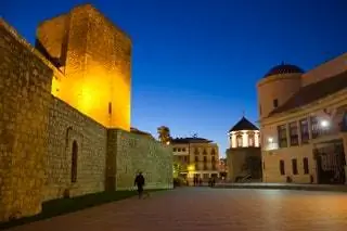 Горнило христианской, еврейской и арабской культур, так много исторических пережитков Лусены, что мы не будем знать, где…