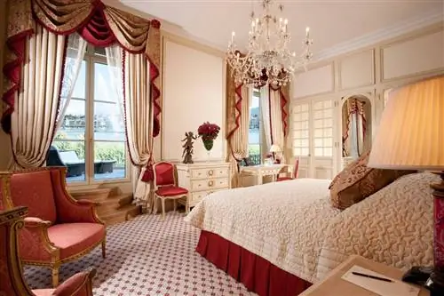 Люкс в честь императрицы Сисси в отеле Beau Rivage.