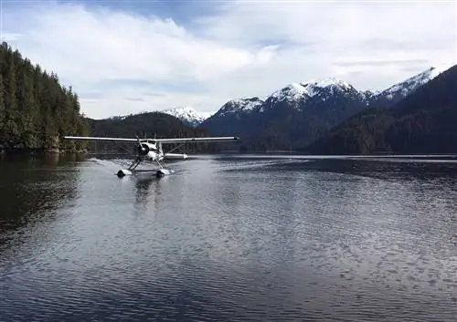 Единственный способ добраться до святилища Хютзейматин - на гидросамолете.