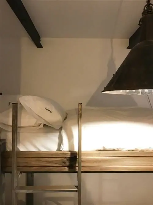 500 листов итальянских ниток, изготовленных вручную в Барселоне для LaNave Hostel.