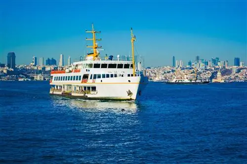 Сядьте на общественный паром в доках Kabataş Kadiköy Bostancı или Sirkeci и воссоздайте себя в панораме фильма. Сядьте на общественный паром в доках Kabataş Kadiköy Bostancı или Sirkeci и воссоздайте себя в панораме фильма.