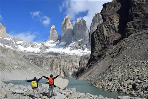 Хави и Лидия, основатели Vantravellers, путешествуют по миру на фургоне с 2014 года.