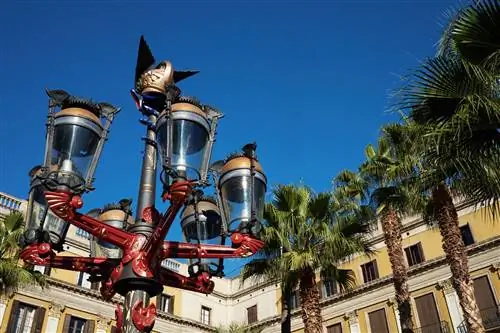 Фонарный столб Гауди