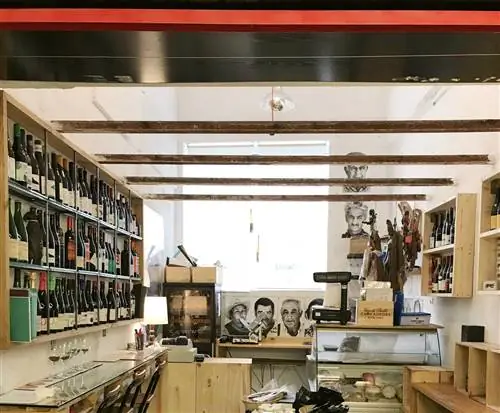 Благословенный. Вина и винил из местных и местных продуктов на рынке Сан-Фернандо.