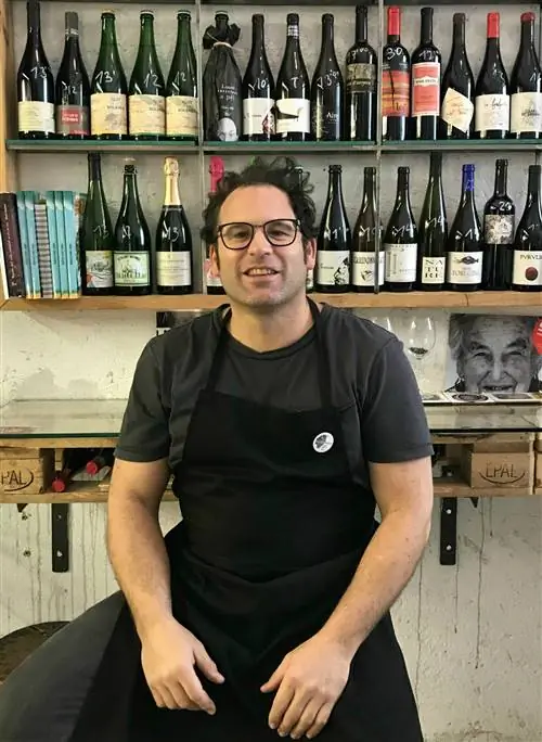 Хосе Гонсалес в своем положении Блаженный. Вина и винилы.