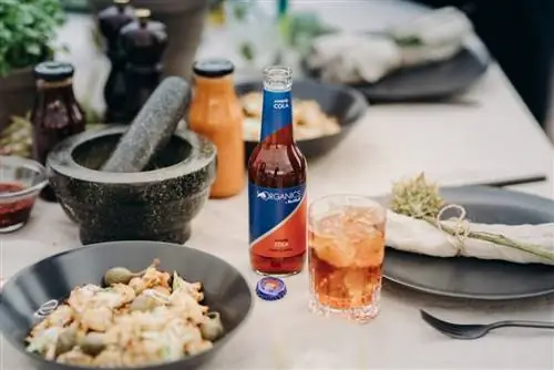 Organics by Red Bull® Simply Cola - самый натуральный безалкогольный напиток.