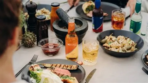 Органические освежающие органические напитки Red Bull, приготовленные из 100 натуральных ингредиентов.