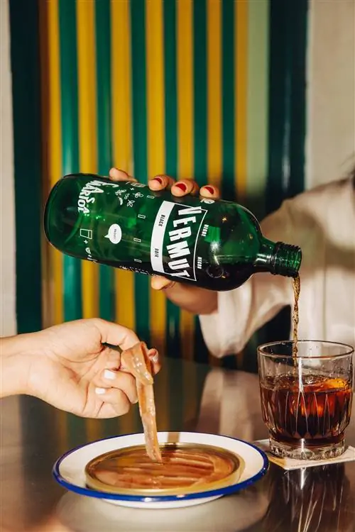 Вермут Casa Mariol и анчоусы.