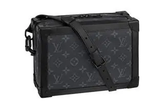 Обладая теми же характеристиками, что и матово-черная модель, и напоминая своим дизайном первые дорожные модели…