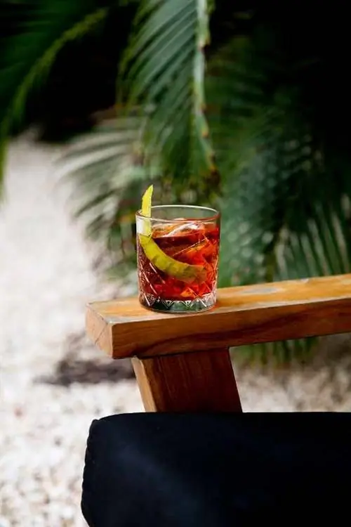 Коктейль-бар в ресторане ARCA в Тулуме, Мексика.