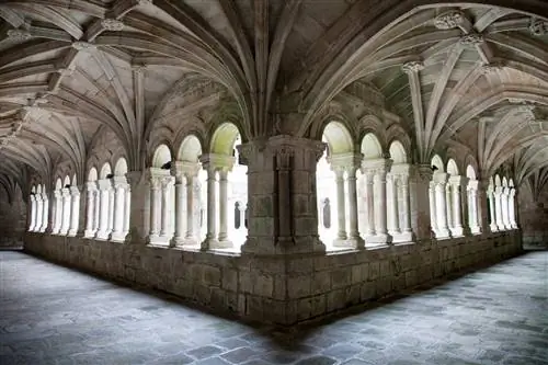 Обитель монастыря Сан-Эстево-де-Рибас-де-Миньо в Рибейра-Сакра.