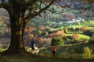 Обычно зеленый цвет ассоциируется у нас с другими временами года, но в плодородной долине Базтан это повелительный тон…
