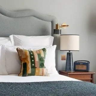 Мы все хотели попасть в Soho House. Познакомьтесь с кем-то, кто является участником и дает нам эксклюзивный доступ в качестве гостей…