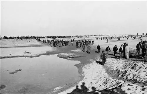 Раздача еды в Аржелессюр-Мер, февраль 1939 г.