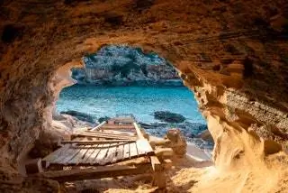 Cala en Baster - это тихий уголок, даже в разгар лета, расположенный на севере острова и идеально подходящий для занятий…