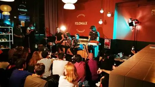 Один из концертов живой музыки в Filomax. Один из концертов живой музыки в Filomax.