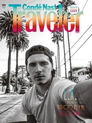 Обложка № 142 селфи Бруклина Бекхэма, сделанного Cond Nast Traveller Spain на Мансанита-роуд.