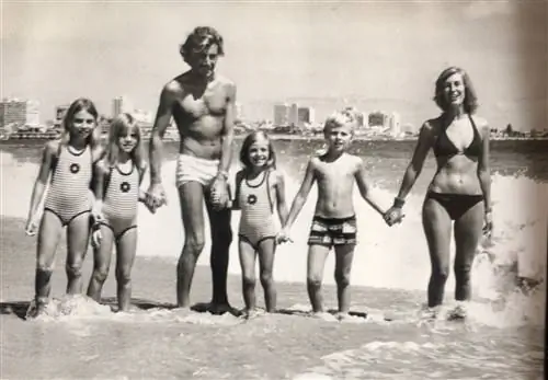 Андрс с женой Марией Луизой и детьми.