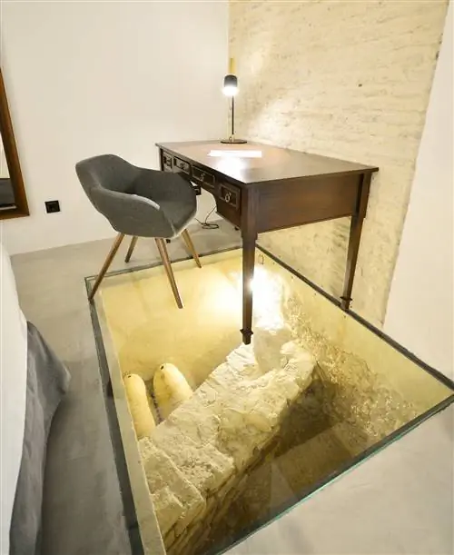 В Legado Alcázar вы будете спать на археологических памятниках, которые вы увидите сквозь стеклянный пол.