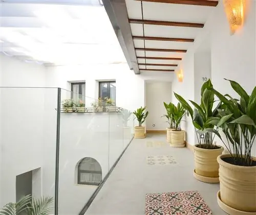 Сохранились мелкие детали гидравлических плиток, найденных во время реставрации.