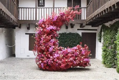 Одна из эффектных инсталляций FLORA