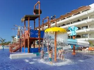 Любой, у кого есть сыновья и дочери, знает, что курорт со специально разработанными для них вариантами отдыха - это…