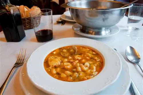 Рагу из сарсуэлы и хек с моллюсками - три старинных рождественских блюда.