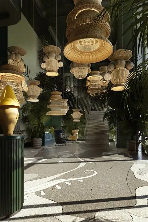 Отель The Standard Bangkok Mahanakhon украшен множеством золотых светильников, контрастирующих с серым полом и…