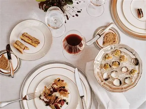 Новое место в Мадриде - терраса с киоском внутри уникального отеля.