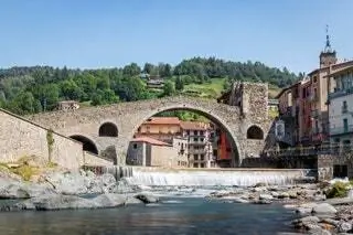 На протяжении всей истории дороги были необходимы для общения людей, товаров,…