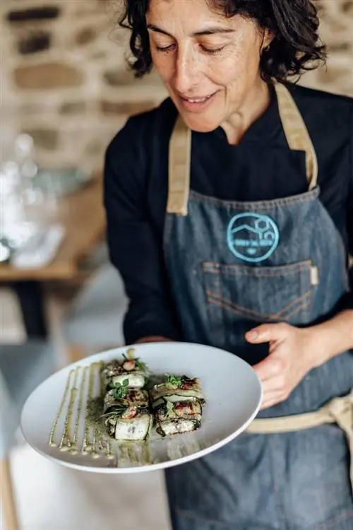 Мария Варела - душа кухни этого очаровательного загородного дома.