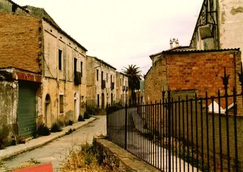 В Can Bros проживает всего около двадцати жителей.