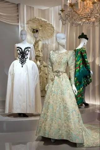 Посещение высокой моды 5 Avenue Marceau