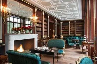 Дегустация роскошных вин 42 Avenue Gabriel