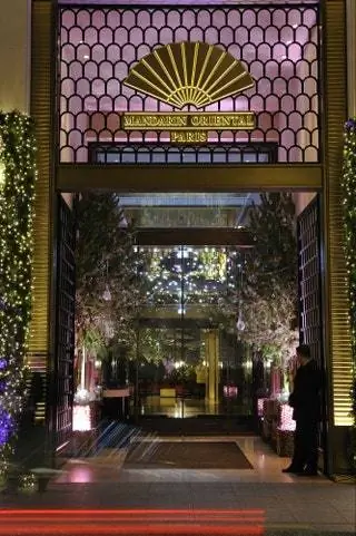Одна ночь в отеле Palace 251 Rue Saint Honor.
