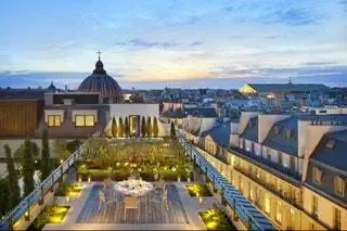 Одна ночь в отеле Palace 251 Rue Saint Honor.