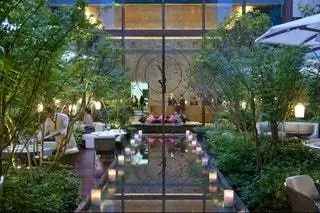 Одна ночь в отеле Palace 251 Rue Saint Honor.