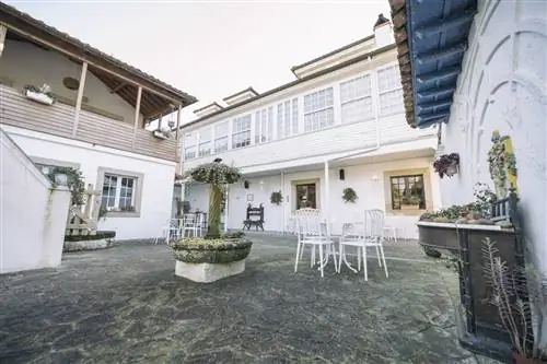 La Casona de Amandi и его оригинальная галерея.