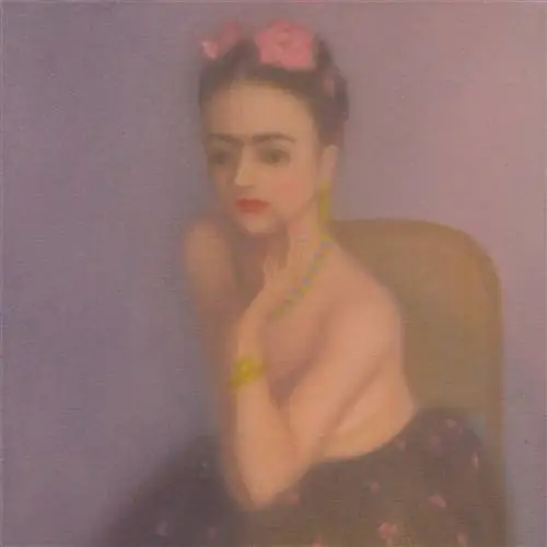 Фрида курит в розовом 2019.