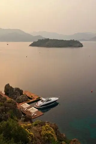 Изучение турецкого побережья по уникальному маршруту и открытие скальных гробниц древнего города Каунос - это…