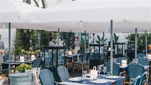С террасы Gran Casino Sardinero вы можете созерцать море.