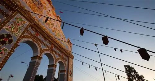 Апрельская ярмарка Real de la Feria в Севилье