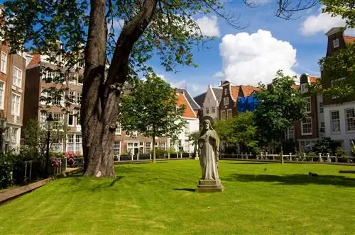 Бегинхоф в Амстердаме