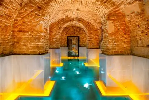 Крытый бассейн спа-центра Pestana Plaza Mayor Madrid.