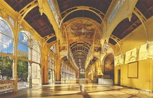 Главная колоннада в Маринск-Лзне.