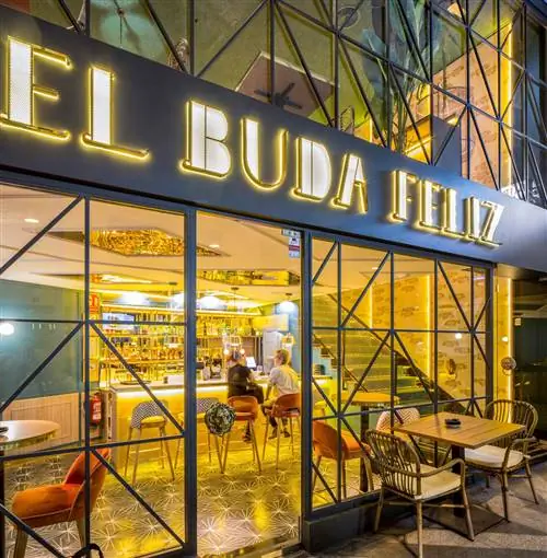 Мы с удовольствием едим китайскую кухню из «Счастливого Будды», 1974 г.