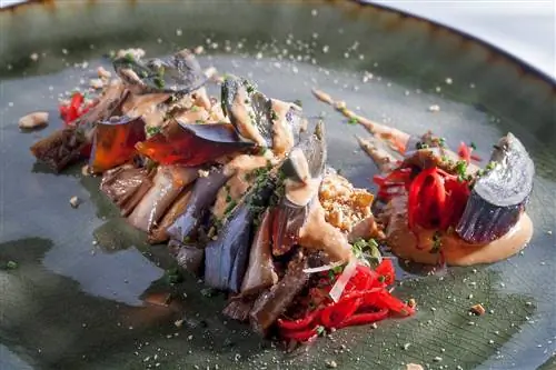 Тысячелетнее утиное яйцо с маринованным баклажаном и миндалем Happy Buddha 1974